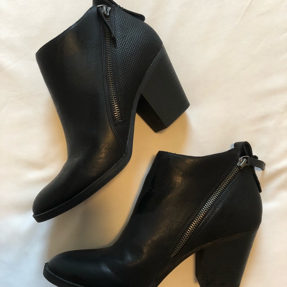 DV Black Booties